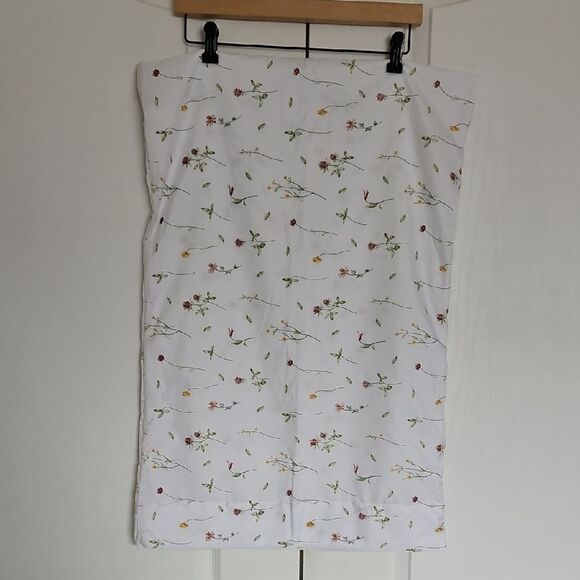 Floral White 2 Standard Pillow Cases - Picture 1 of 12